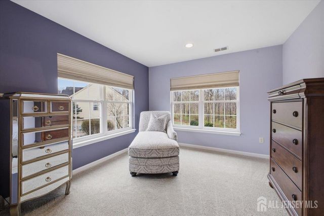 2 Picasso Court, Franklin, NJ 08873