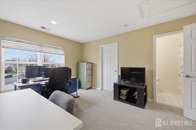 2 Picasso Court, Franklin, NJ 08873