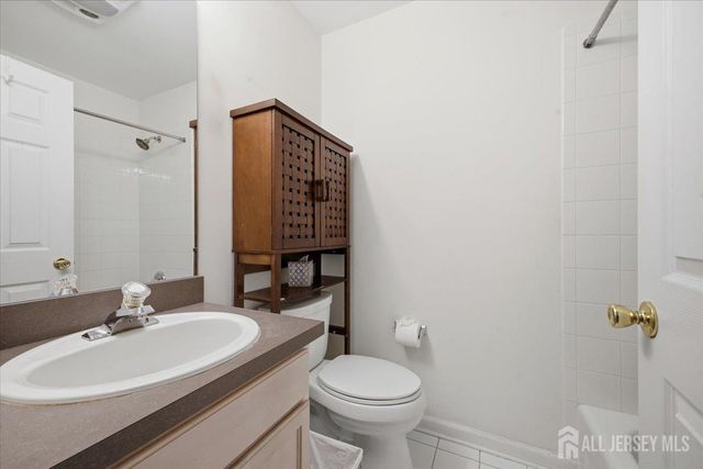 2 Picasso Court, Franklin, NJ 08873