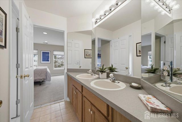 2 Picasso Court, Franklin, NJ 08873