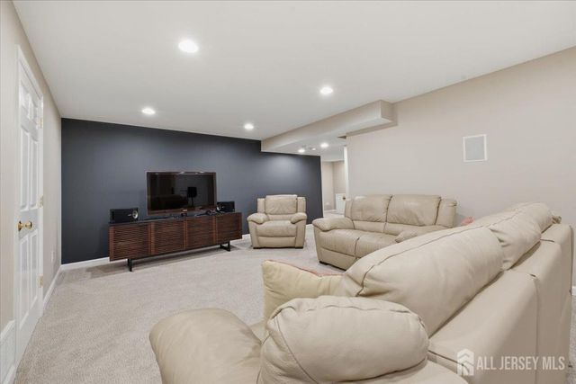 2 Picasso Court, Franklin, NJ 08873