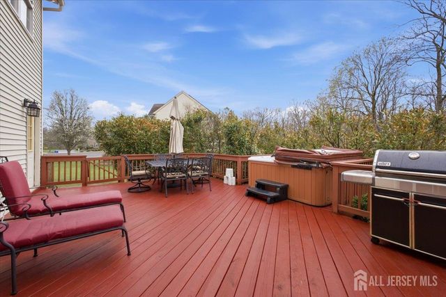 2 Picasso Court, Franklin, NJ 08873