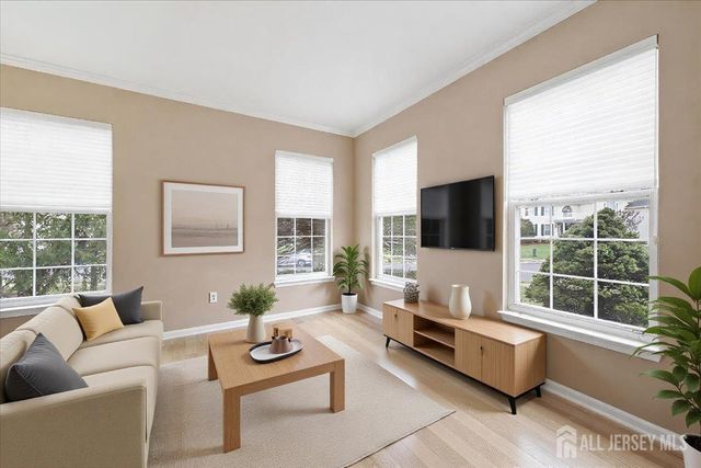 2 Picasso Court, Franklin, NJ 08873