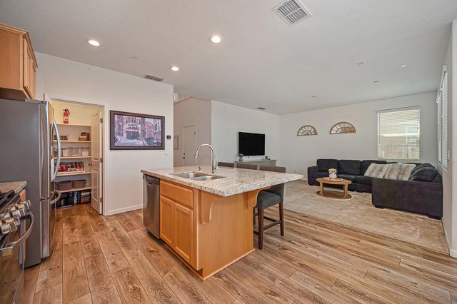 1054 Sagittaria Cir, Rocklin, CA 95765