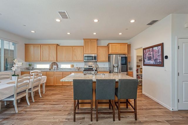 1054 Sagittaria Cir, Rocklin, CA 95765