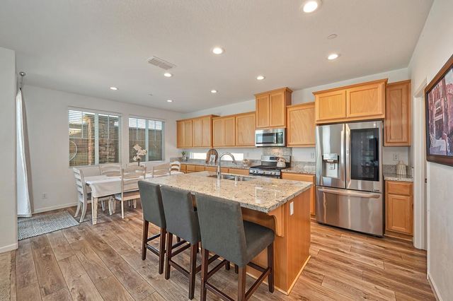1054 Sagittaria Cir, Rocklin, CA 95765