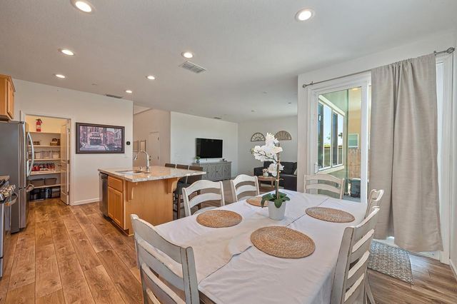 1054 Sagittaria Cir, Rocklin, CA 95765