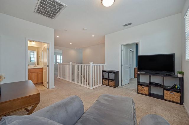 1054 Sagittaria Cir, Rocklin, CA 95765