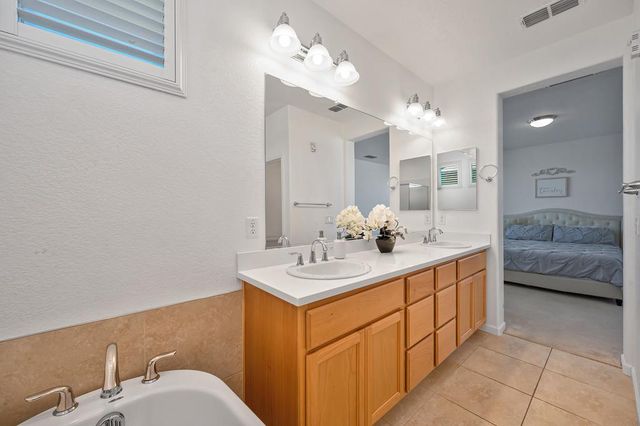 1054 Sagittaria Cir, Rocklin, CA 95765