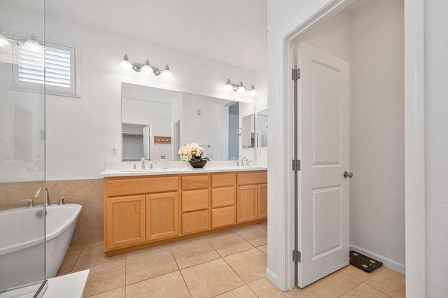 1054 Sagittaria Cir, Rocklin, CA 95765