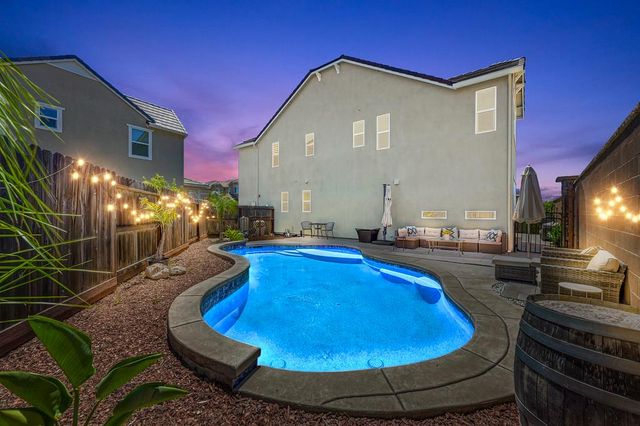 1054 Sagittaria Cir, Rocklin, CA 95765