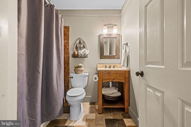 30 FARM HOUSE LN, Furlong, PA 18925