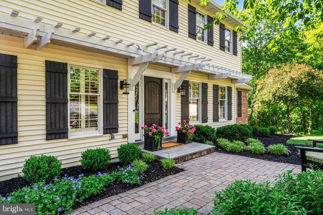 30 FARM HOUSE LN, Furlong, PA 18925