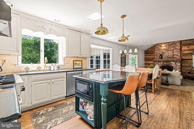 30 FARM HOUSE LN, Furlong, PA 18925