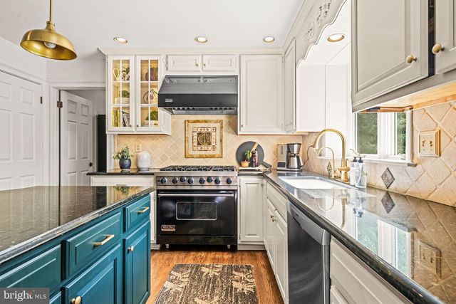 30 FARM HOUSE LN, Furlong, PA 18925