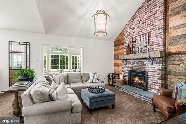 30 FARM HOUSE LN, Furlong, PA 18925