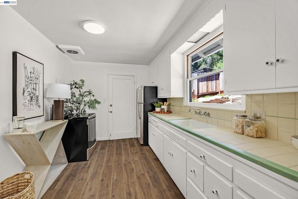 Image 13 of property listing at 18926 Walnut Rd, Castro Valley, CA 94546