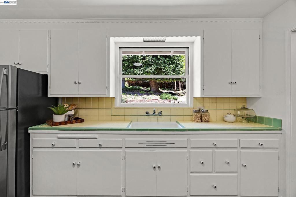 Image 15 of property listing at 18926 Walnut Rd, Castro Valley, CA 94546