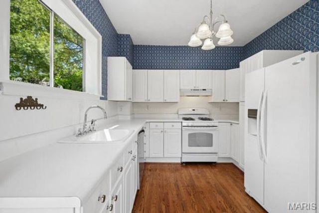 340 W Essex Avenue, Kirkwood, MO 63122