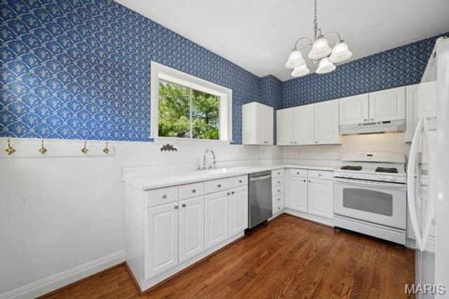 340 W Essex Avenue, Kirkwood, MO 63122
