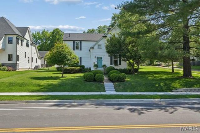 340 W Essex Avenue, Kirkwood, MO 63122