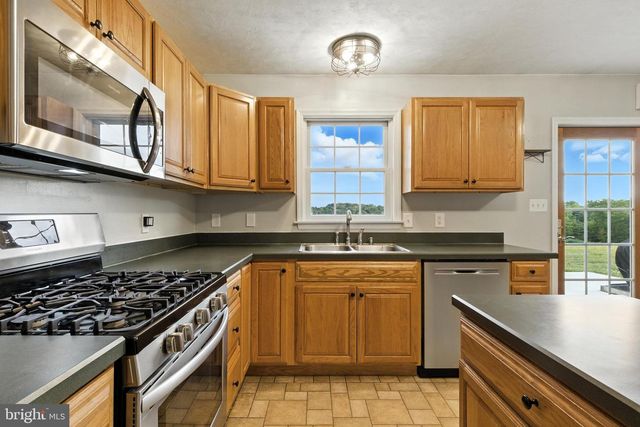 1451 WANDA DR, Hanover, PA 17331