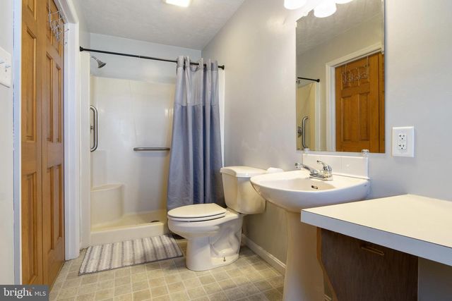1451 WANDA DR, Hanover, PA 17331