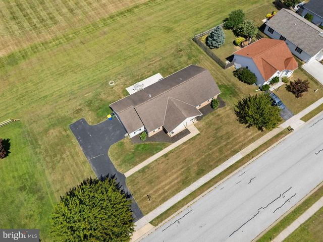 1451 WANDA DR, Hanover, PA 17331
