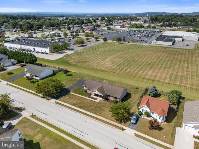 1451 WANDA DR, Hanover, PA 17331