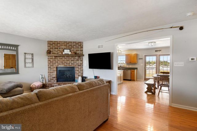 1451 WANDA DR, Hanover, PA 17331