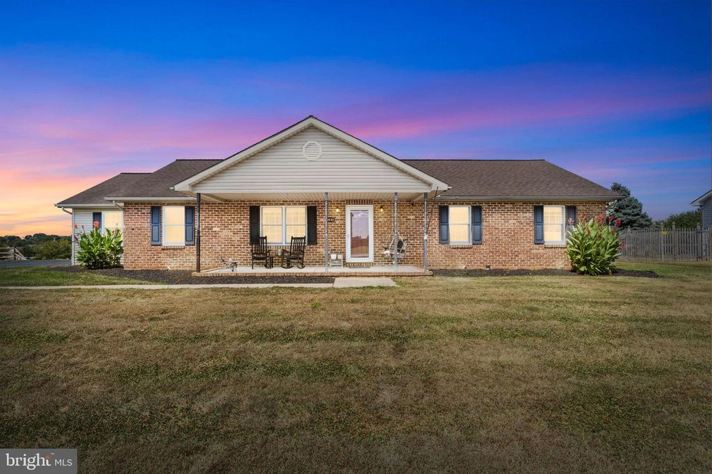 1451 WANDA DR, Hanover, PA 17331
