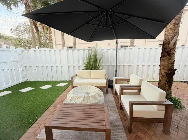 7775 NW 22nd Street 101, Pembroke Pines, FL 33024