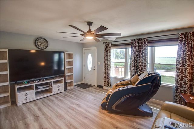 117 S Hamilton Street, Otterville, IL 62052