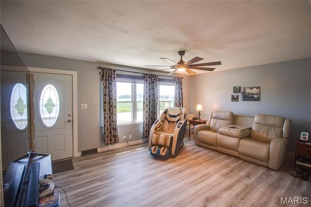 117 S Hamilton Street, Otterville, IL 62052