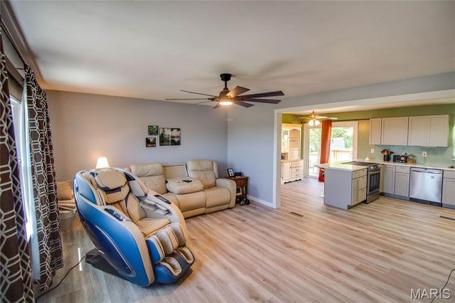 117 S Hamilton Street, Otterville, IL 62052