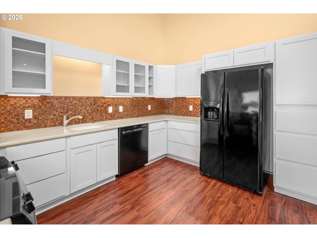 5826 S RIVERPOINT Ln, Portland, OR 97239