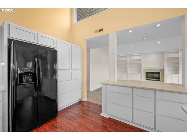 5826 S RIVERPOINT Ln, Portland, OR 97239