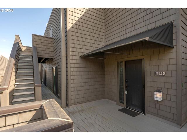 5826 S RIVERPOINT Ln, Portland, OR 97239