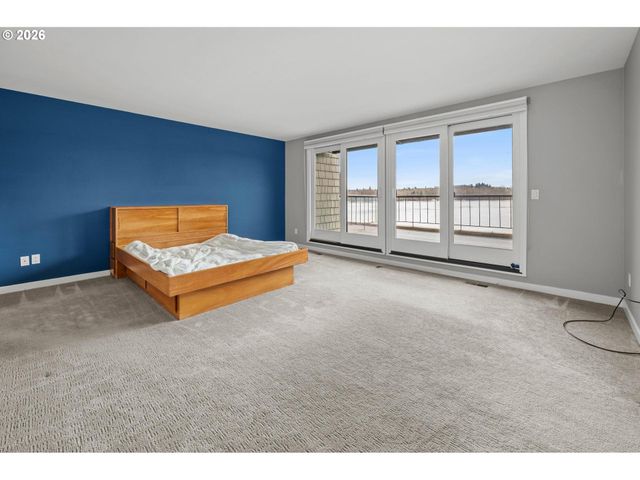 5826 S RIVERPOINT Ln, Portland, OR 97239