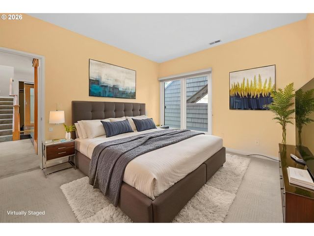 5826 S RIVERPOINT Ln, Portland, OR 97239