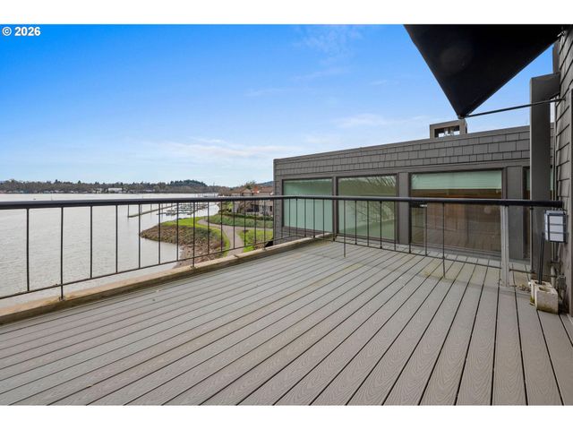 5826 S RIVERPOINT Ln, Portland, OR 97239