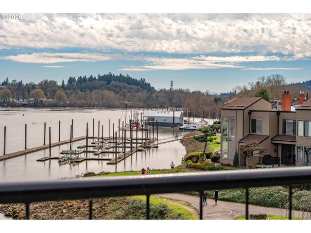 5826 S RIVERPOINT Ln, Portland, OR 97239