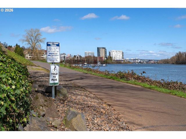 5826 S RIVERPOINT Ln, Portland, OR 97239