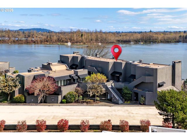 5826 S RIVERPOINT Ln, Portland, OR 97239