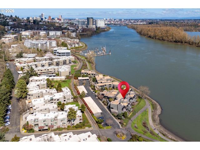 5826 S RIVERPOINT Ln, Portland, OR 97239