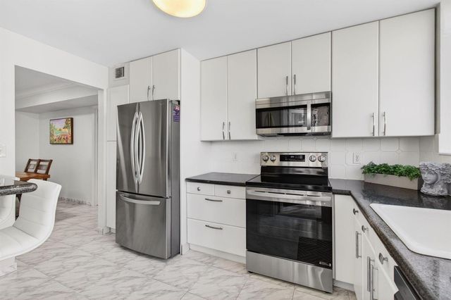1239 Hillsboro Mile 403, Hillsboro Beach, FL 33062
