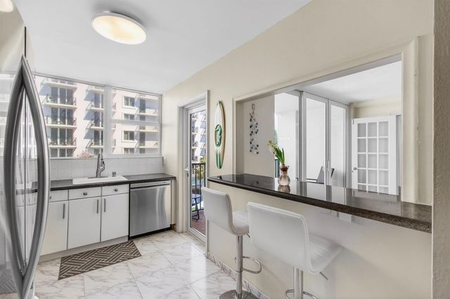 1239 Hillsboro Mile 403, Hillsboro Beach, FL 33062