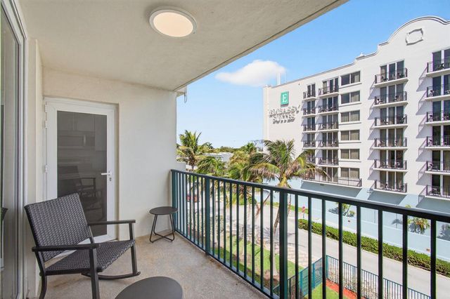 1239 Hillsboro Mile 403, Hillsboro Beach, FL 33062