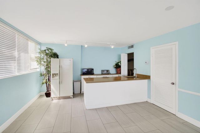 1239 Hillsboro Mile 403, Hillsboro Beach, FL 33062