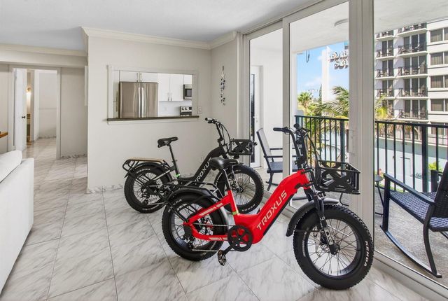 1239 Hillsboro Mile 403, Hillsboro Beach, FL 33062
